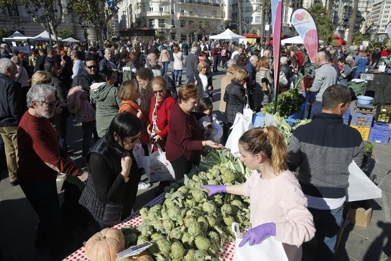 Los productos de proximidad llegan a la ciudad en "De l'horta a la plaça"