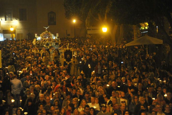 Miles de personas salen a la calle para ver procesionar a seis cofradías