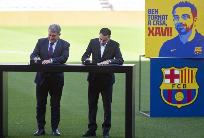 La presentación de Xavi Hernández, en imágenes