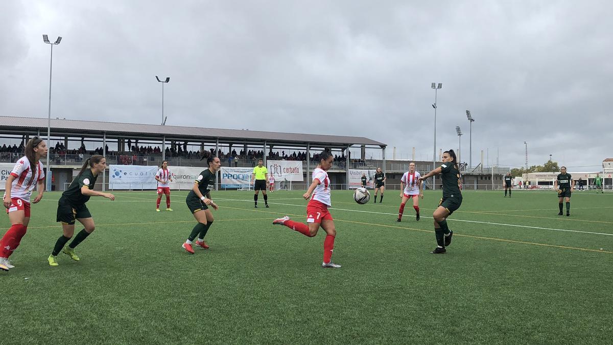 Una acción del duelo entre el Santa Teresa y el Córdoba.