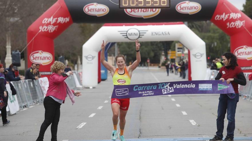 La triatleta valenciana Noelia Juan gana octava edición de la 10K femenina de València