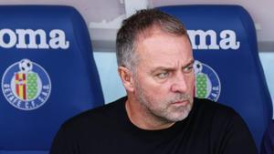 Hansi Flick, serio durante el Getafe-Barça