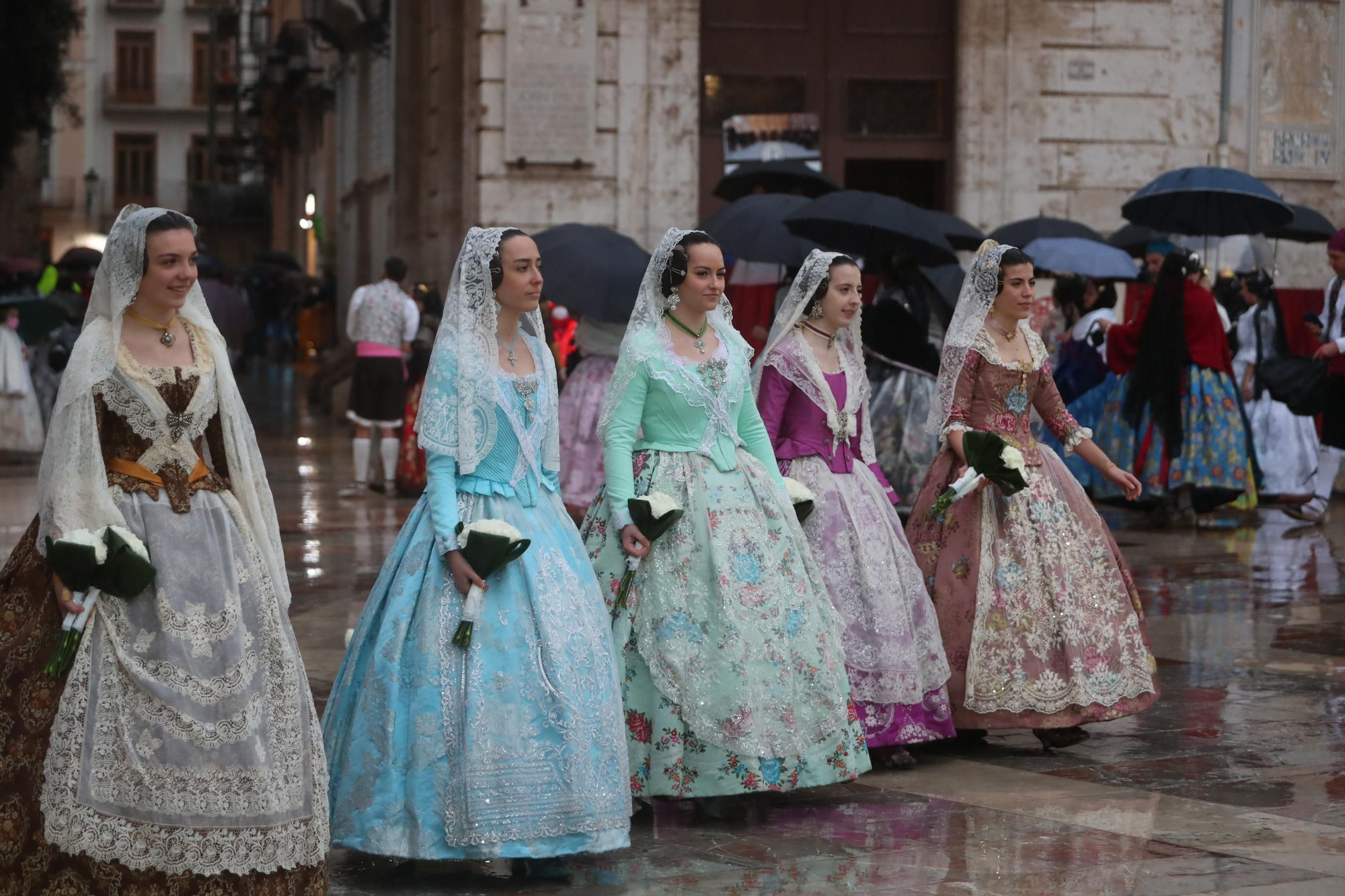 Búscate en el primer día de ofrenda por la calle de la Paz (entre las 18:00 a las 19:00 horas)