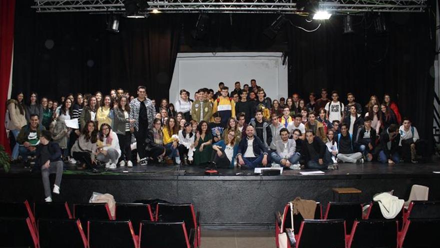 La Filosofía reúne a alumnos de Secundaria en un acto en Coria