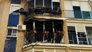 Los vecinos aseguran que rescataron a la familia en Mairena: "Los bomberos tardaron media hora"