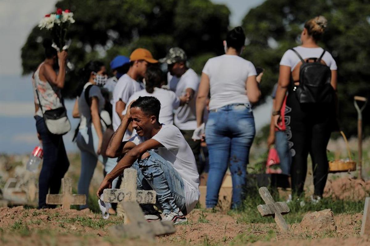 El Brasil supera la marca de les 200.000 morts per Covid sense cap vacunat