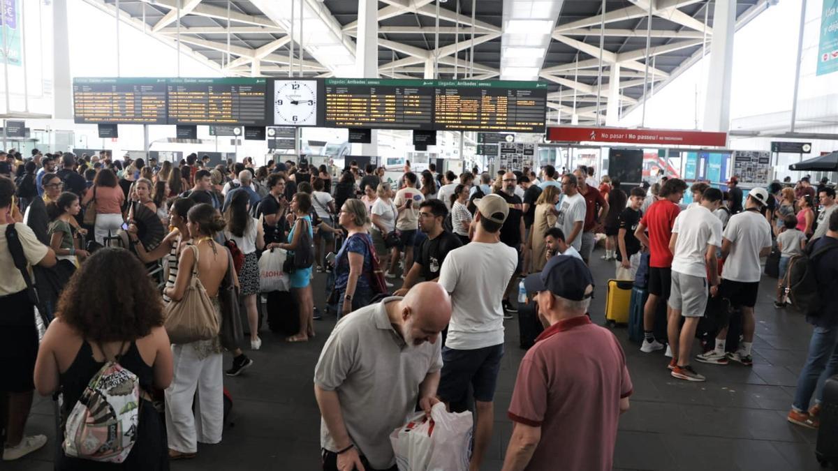 Más de 10.000 afectados por la suspensión de trenes entre Madrid y Valencia el 23-J
