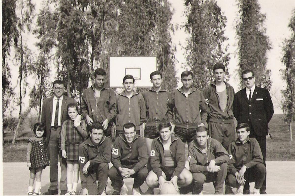 Conjunto de la Universidad Laboral de la campaña 65-66.