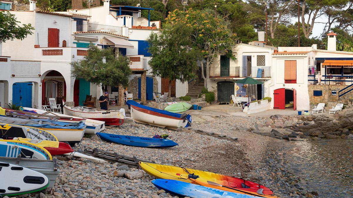 Casas de pescadores en Palamós, en la Costa Brava, uno de los escenarios donde se mantienen vivos los oficios vinculados al mar.