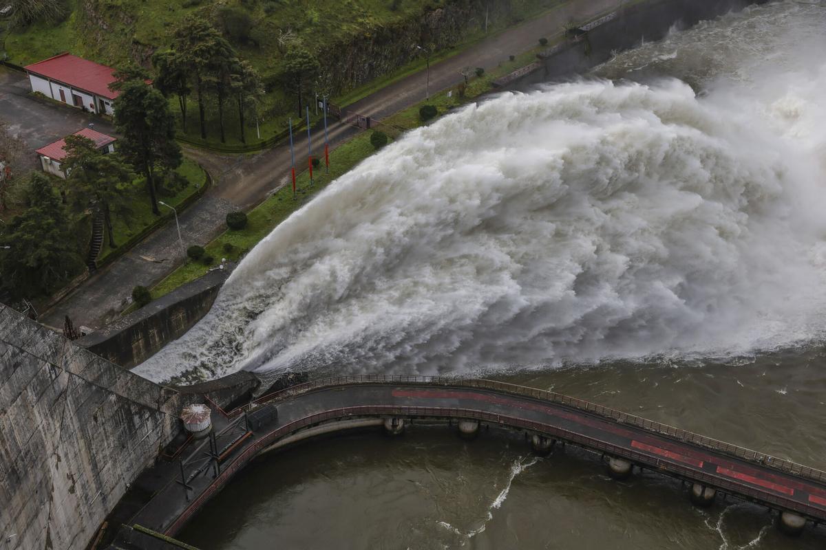 Portugal  prepara evacuar a miles de personas por riesgo de inundaciones graves