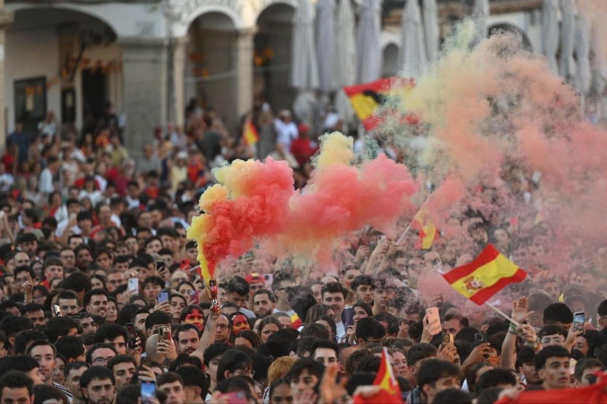 Fotogalería | Así se vive la final del Mundial 2026 en la Plaza Mayor de Cáceres Fotogalería | Así se vive la final del Mundial 2026 en la Plaza Mayor de Cáceres