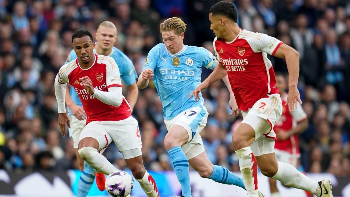 Saliba y Magalhaes ante Kevin de Bruyne en Premier League