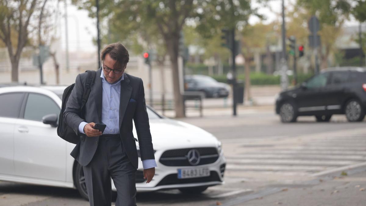 Quico, en su llegada a la reunión del Consejo de Administración.