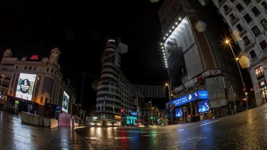 Calles vacías en la primera noche con toque de queda en toda España