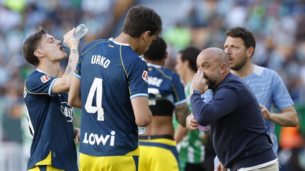 Pellegrini y Manolo, tras el 0-0 en La Cartuja: "Quedan 8 finales"