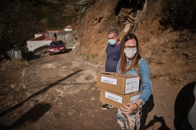 Recorrido con farmacéuticos por varios caseríos de Anaga, donde reparten medicamentos y atienden a personas en lugares aislados o con problemas para desplazarse  | 05/08/2020 | Fotógrafo: Andrés Gutiérrez Taberne