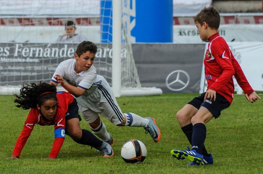 El arranque del Arousa Fútbol-7 trae a la localidad este fin de semana visitantes venidos de hasta siete países