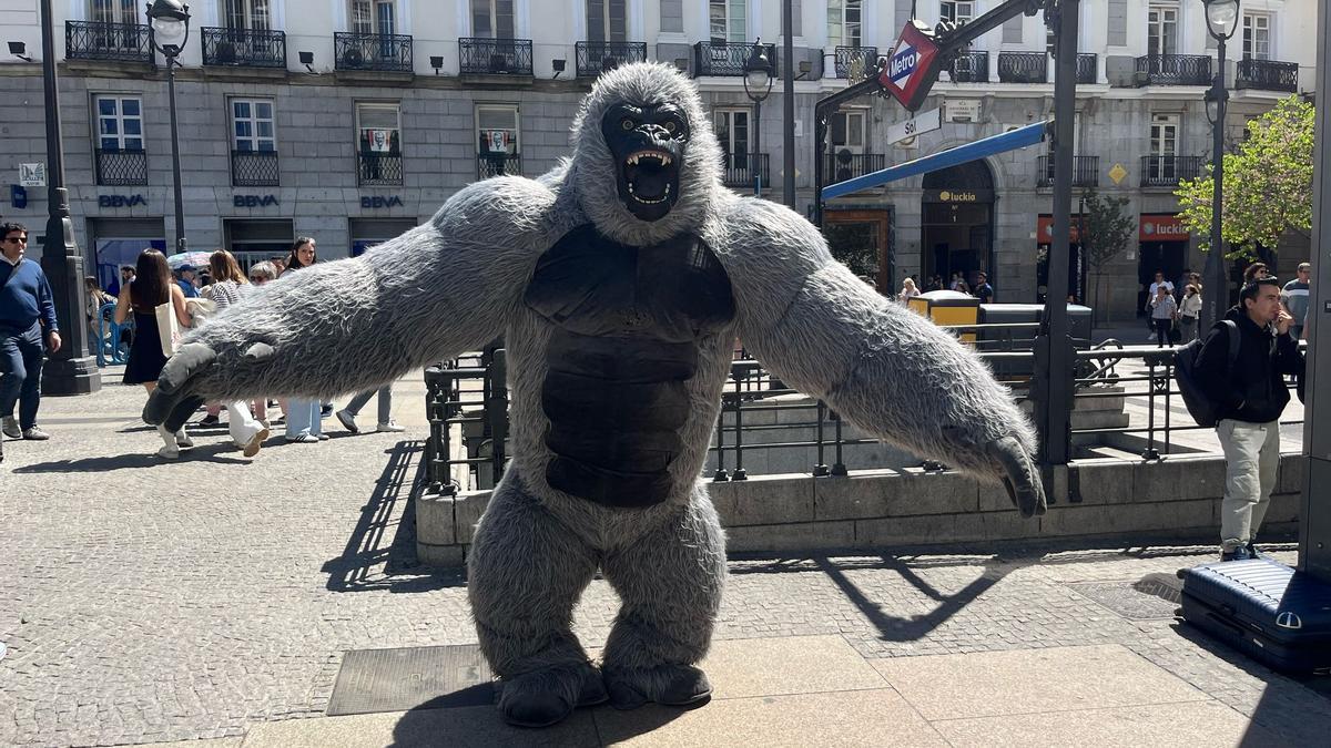 Edgar, peruano procedente de Trujillo, aguantó el calor y el desconcierto de los turistas
