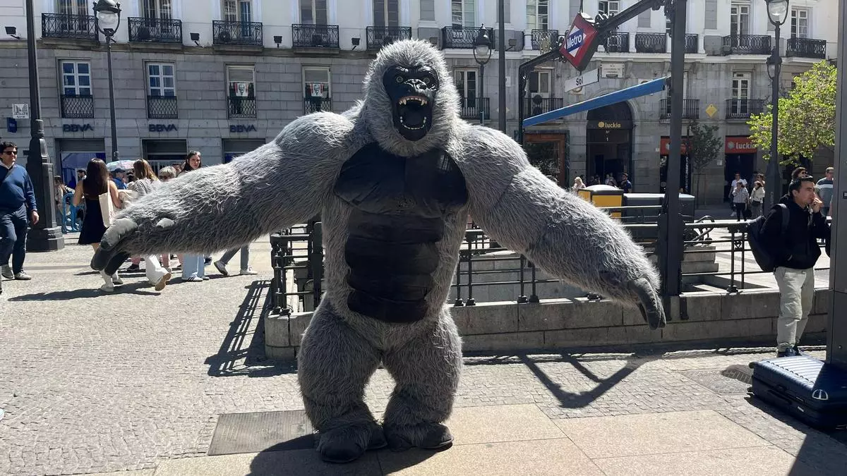 King Kong, el único superhéroe de la Puerta del Sol de Madrid que no fue derrotado por el apagón
