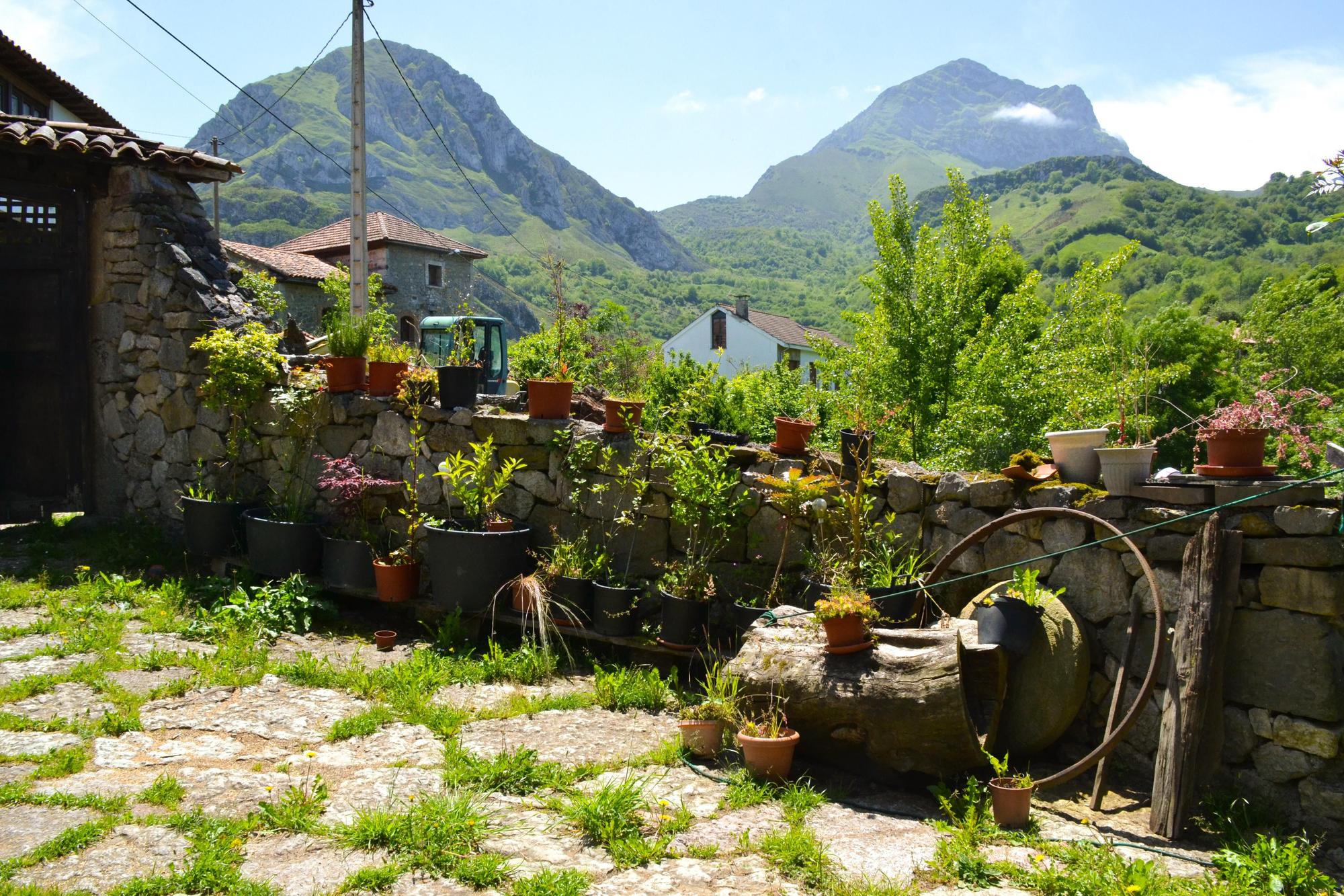 Preciosas vistas desde la casa y taller de Santiago Somoano en Pen (Amieva)