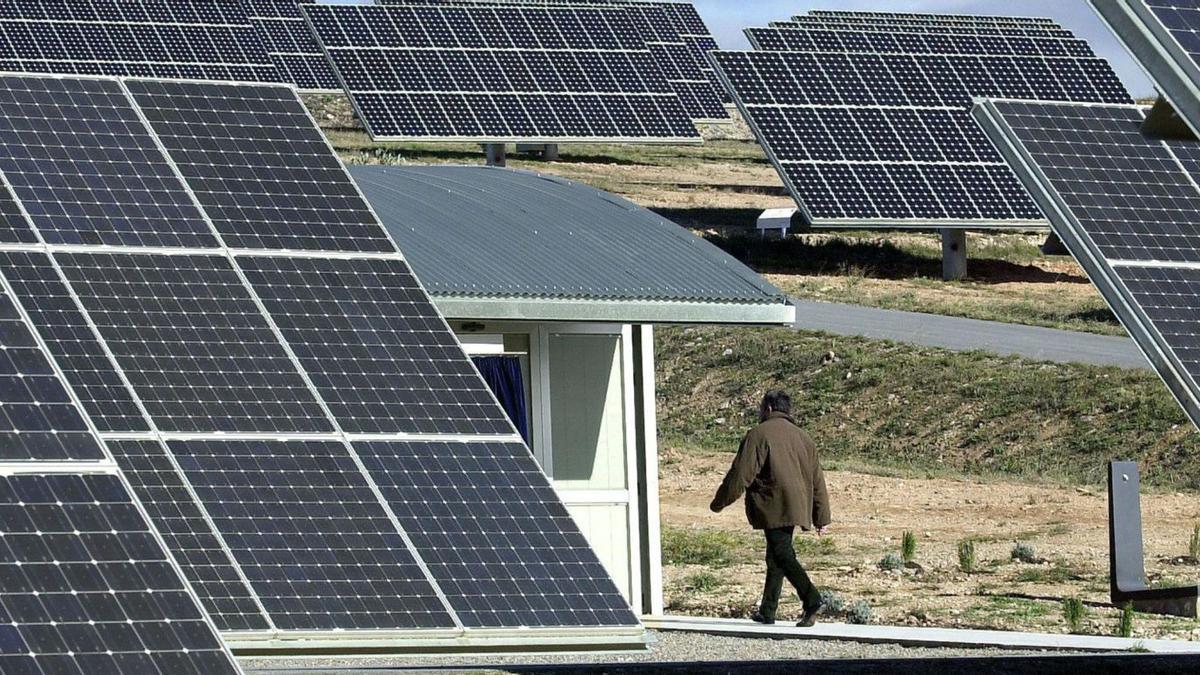 Ayuntamientos y colectivos ciudadanos del interior vuelven a movilizarse contra la posible proliferación de parques solares sin condicionantes paisajísticos o sociales