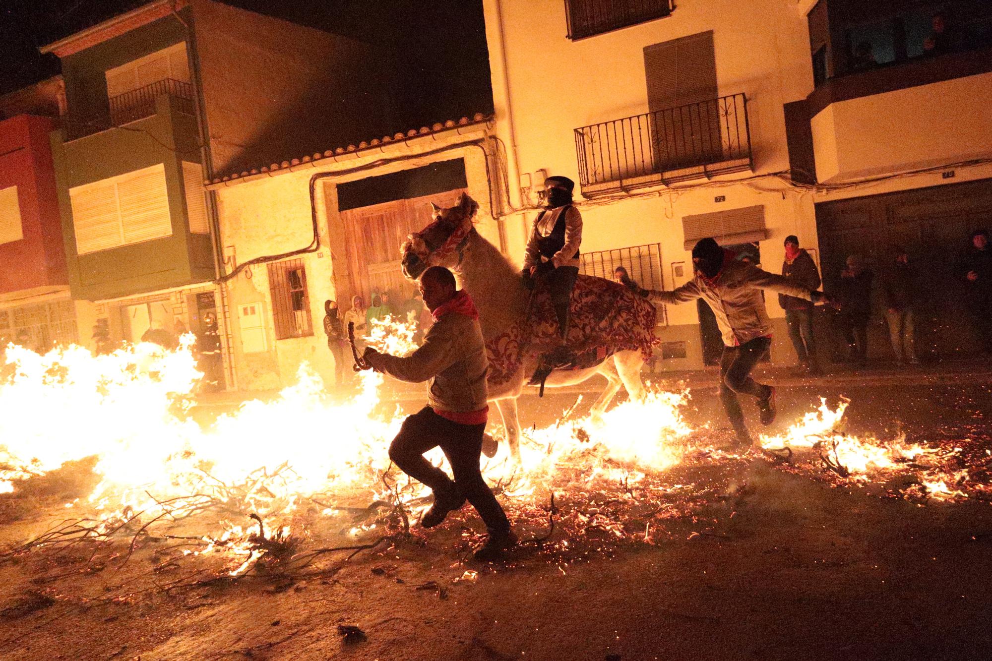 Las mejores fotos de la espectacular Matxà de Sant Antoni en Vilanova d'Alcolea