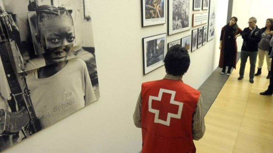 Exposición de Cruz Roja La humanidad en la guerra en la sede de Afundación La Opinión de A