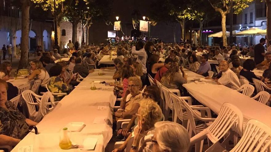 Masiva asistencia a la cena contra el cáncer en Alaró