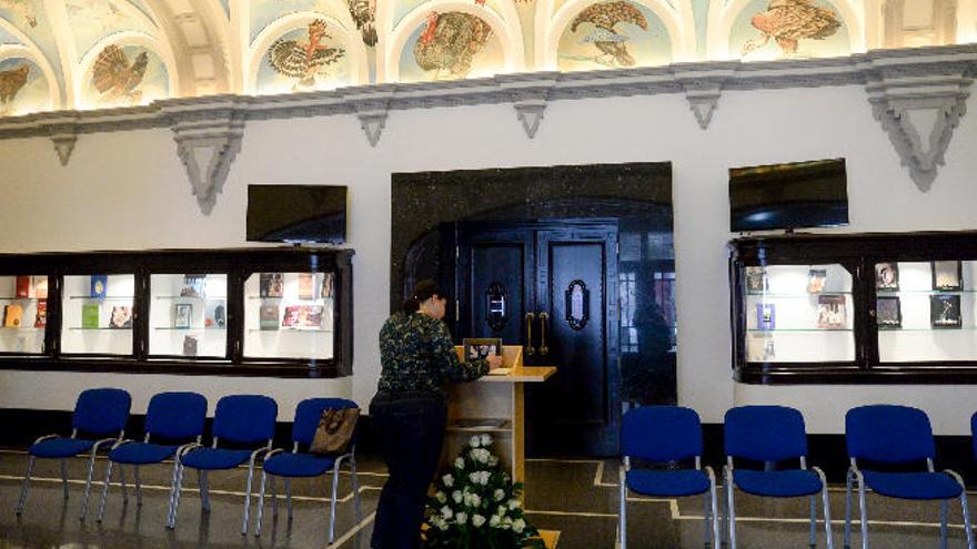 Condolencias en el &#039;hall&#039; del teatro