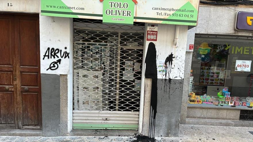 Aparecen pintadas vandálicas en Sóller, Bunyola y Deià contra la masificación turística a un día de la manifestación