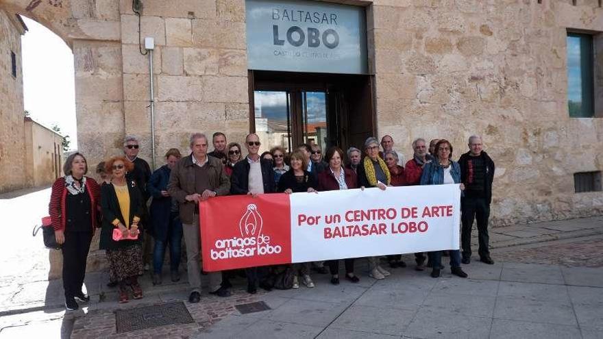 Integrantes de la asociación Amigos de Baltasar Lobo.