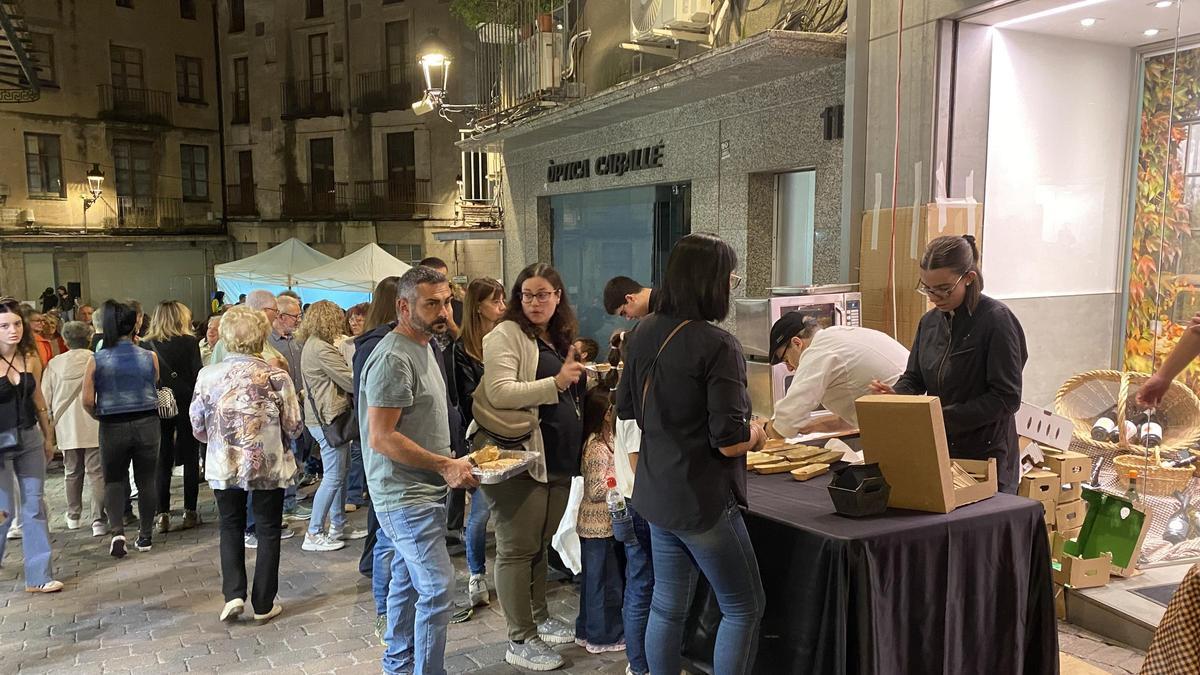 Gentada al centre de la capital del Berguedà durant la Berga Bolet, a l'octubre