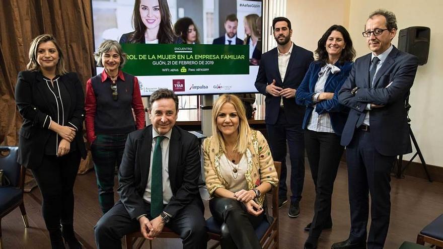 De izquierda a derecha, Yolanda Trabanco, María José López de Heredia, Manuel Bermejo, Gema Coria, Rubén Hidalgo, Inés Rovira y Jorge Suárez, ayer en la Laboral.