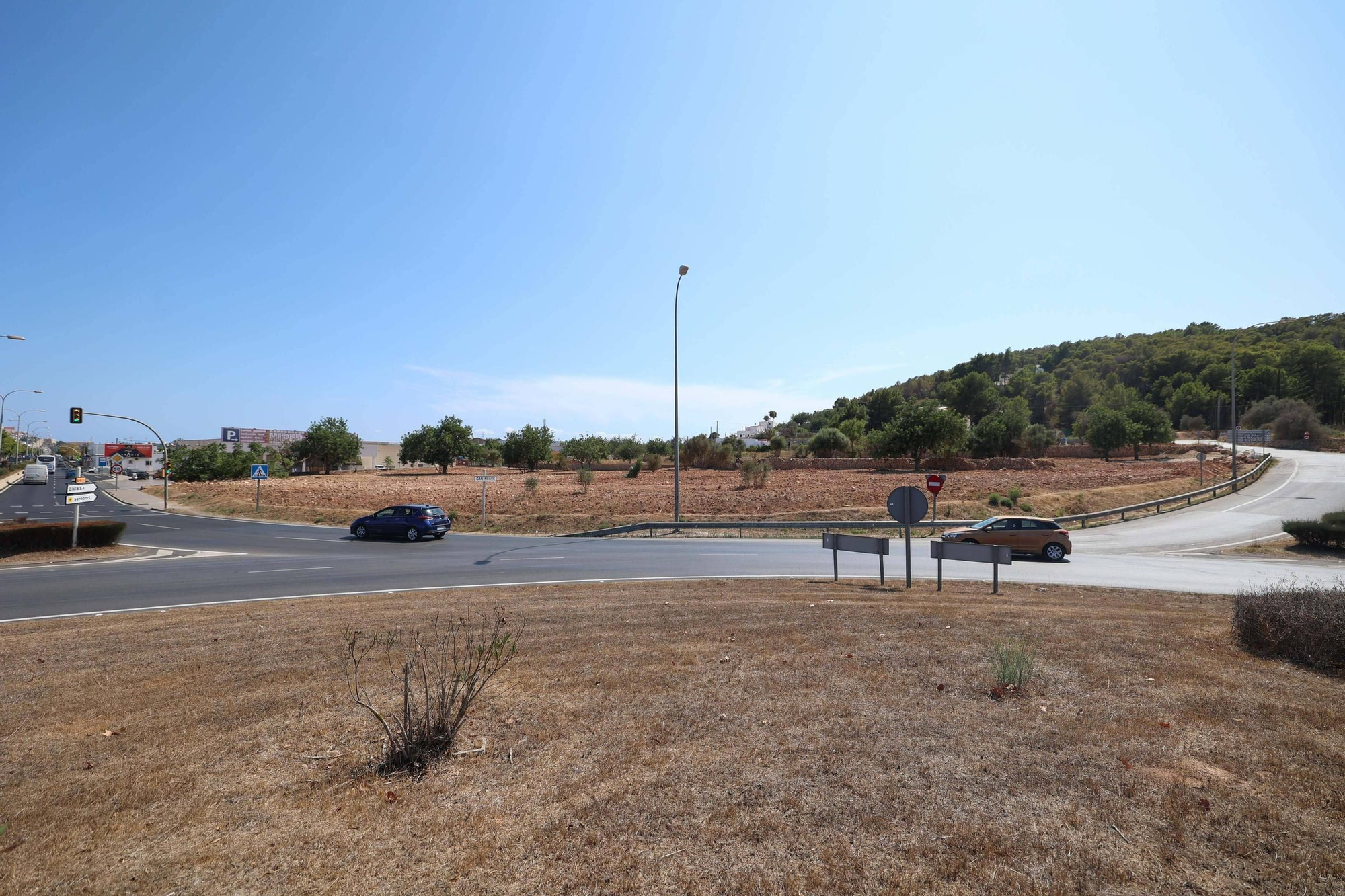 Galería: terreno de Can Rova II completamente despejado por el Ayuntamiento