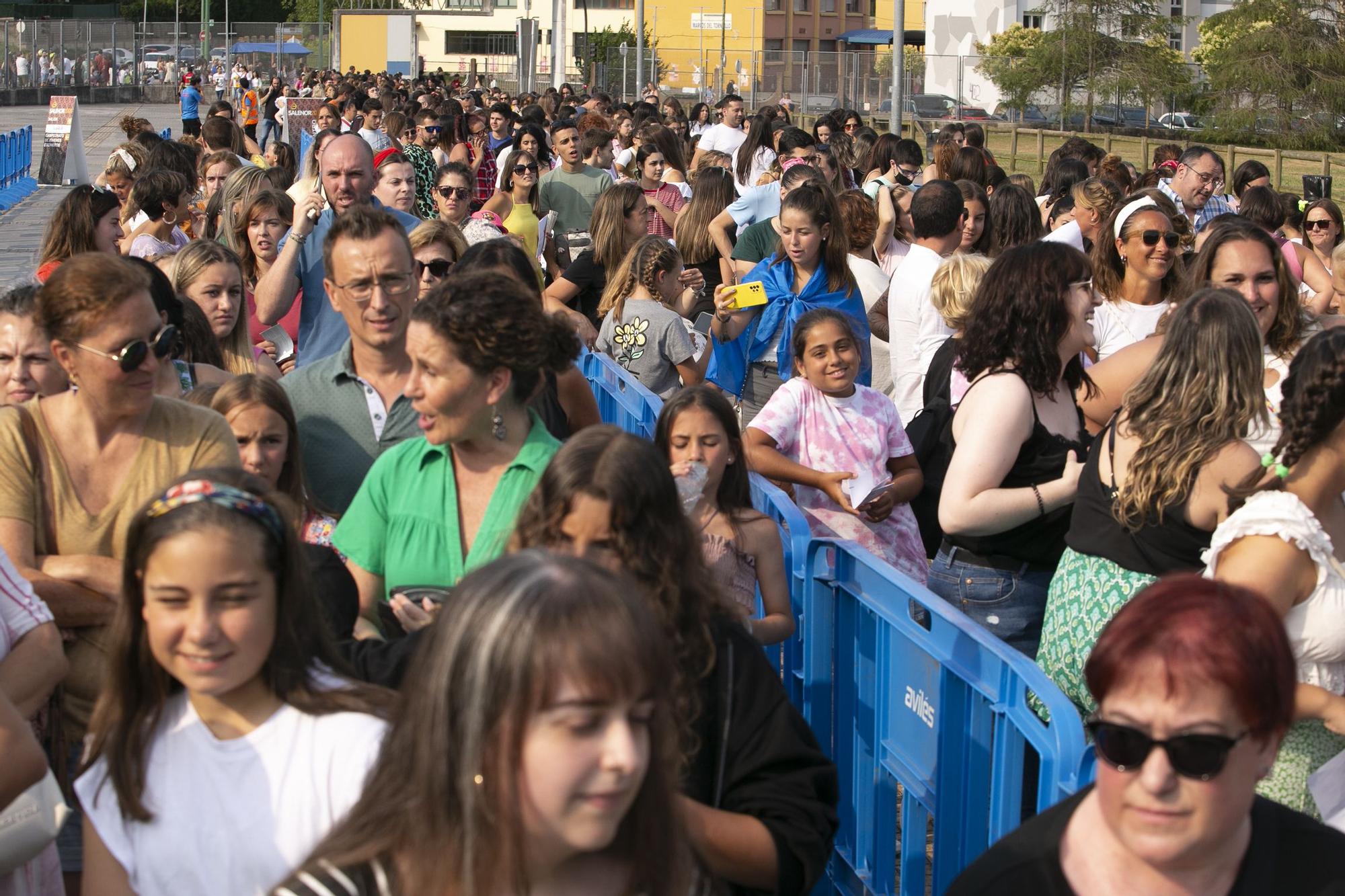 ENIMÁGENES: A punto de comenzar el concierto de Sebastián Yatra, en Avilés, los fans abarrotan el pabellón de La Magdalena