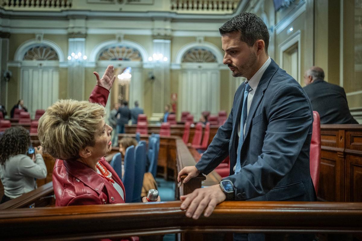 El presidente de Canarias, Fernando Clavijo Batlle, se reúne con los portavoces parlamentarios para valorar las medidas que puede impulsar el Gobierno de Canarias para hacer frente a las consecuencias que la guerra en Oriente Medio está generando en el Archipiélago; así como analizar las acciones aprobadas por el Gobierno de España y su incidencia en las islas