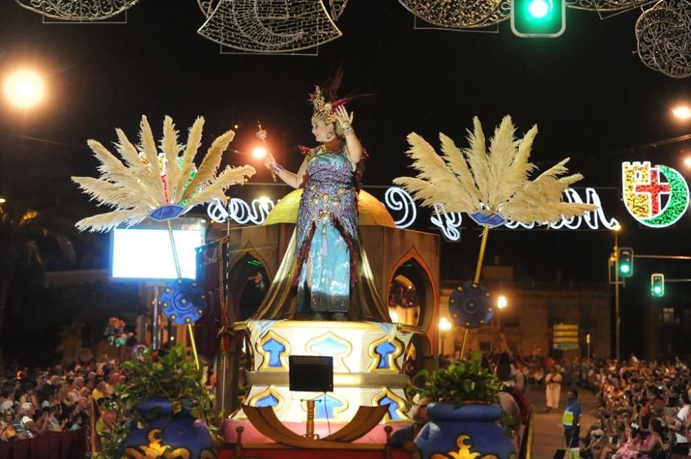 Desfile de Moros y Cristianos por las calles de Mu