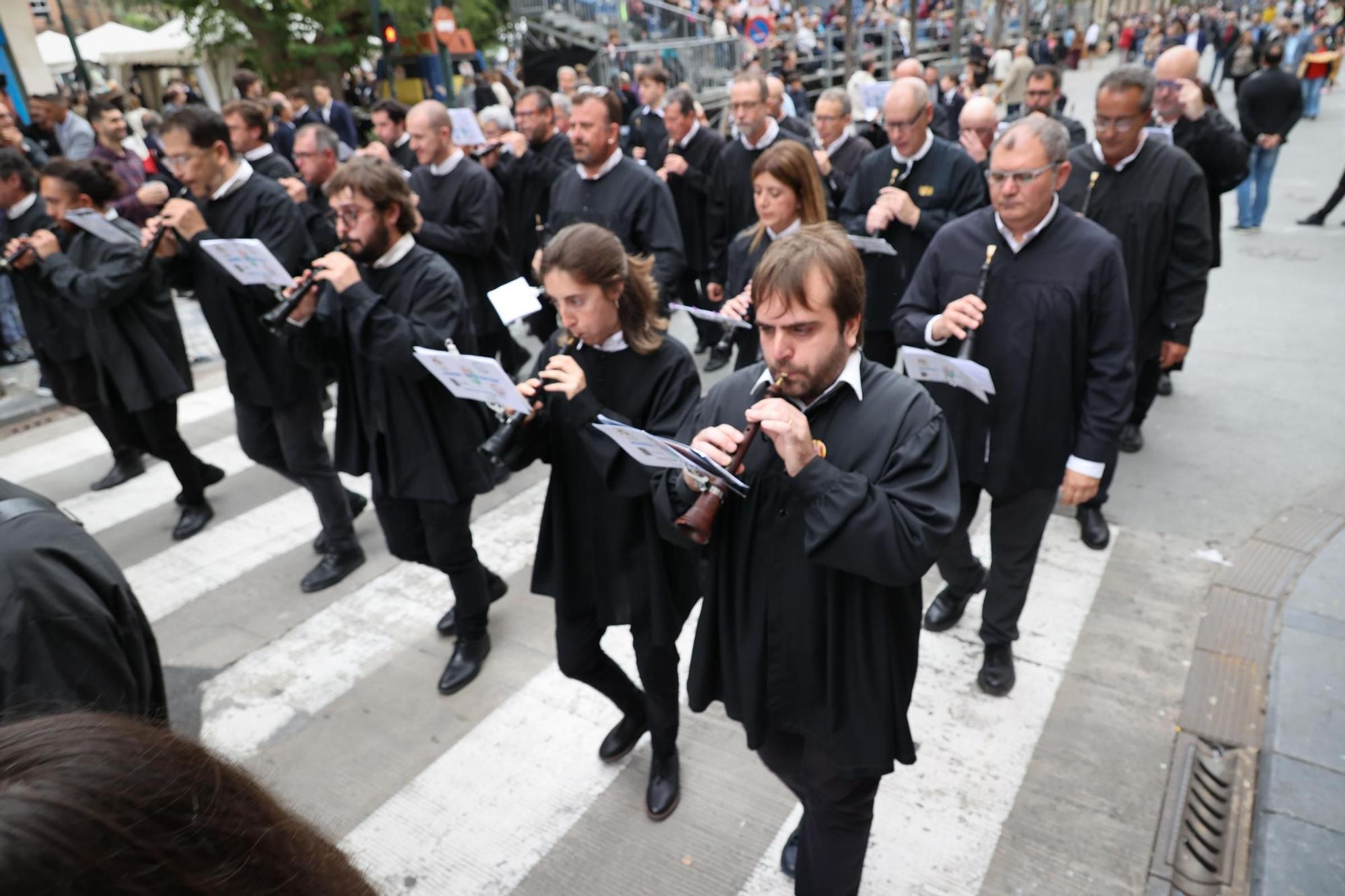 El Himno levanta el telón de la Fiesta en Alcoy