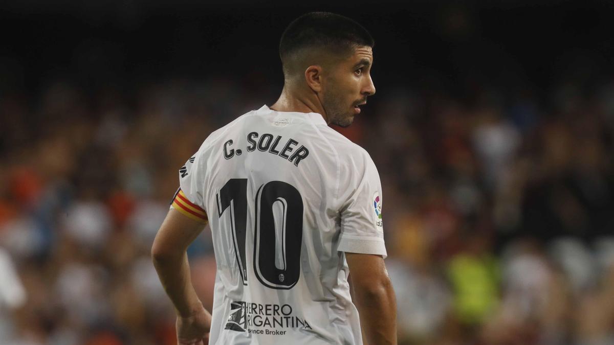 Carlos Soler, ante el Atlético de Madrid