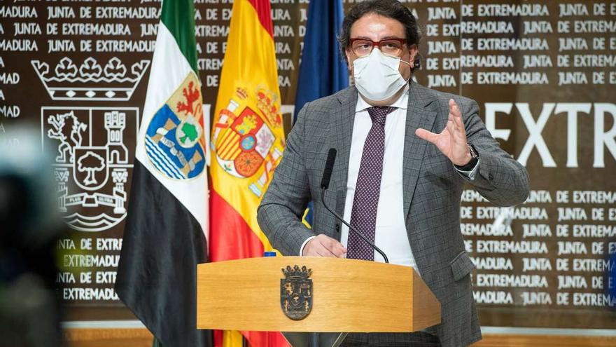 El consejero de Sanidad, José María Vergeles, este martes en rueda de prensa.