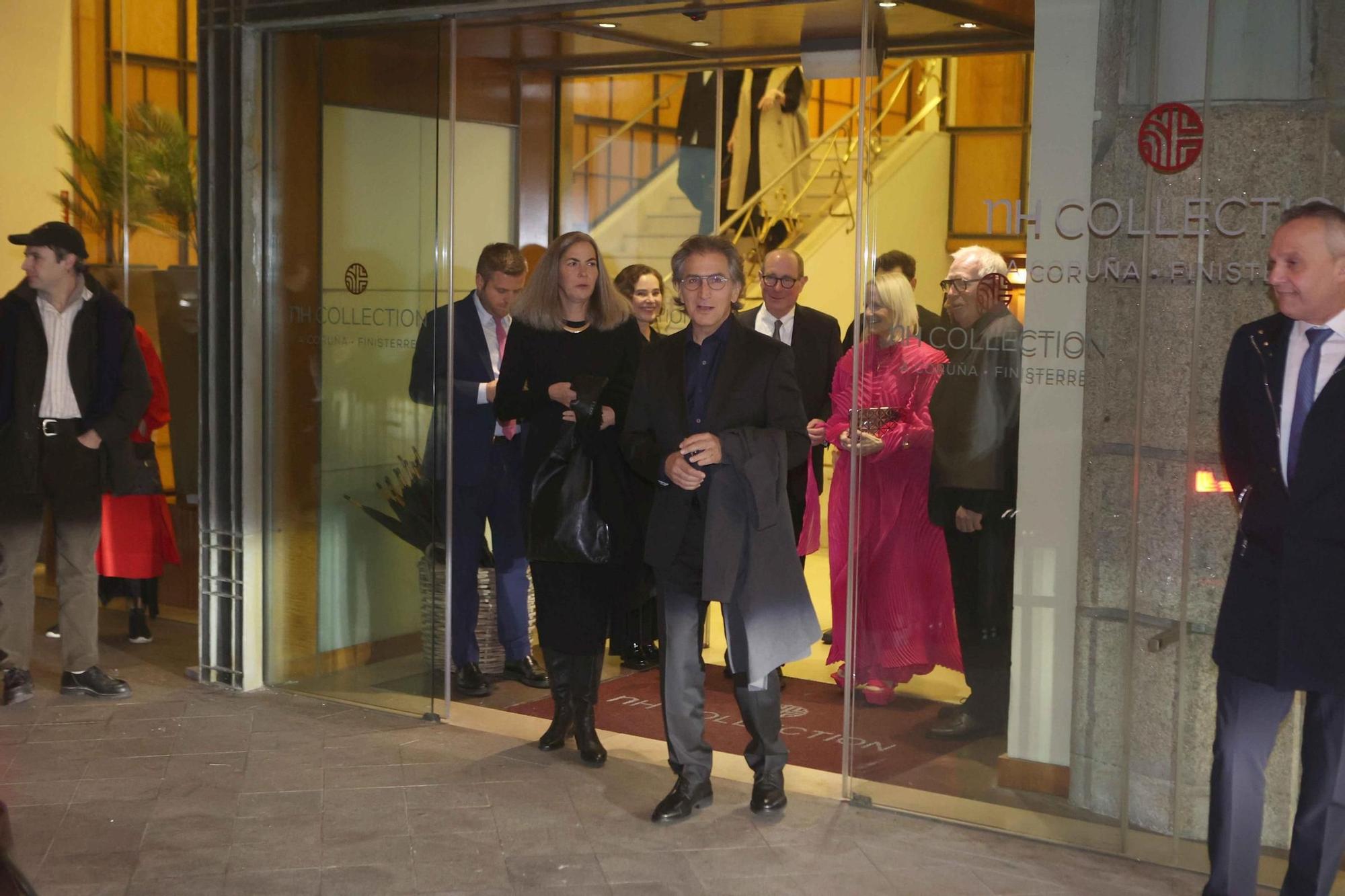 Las autoridades de A Coruña visitan la exposición 'Irving Penn: Centennial' con Marta Ortega