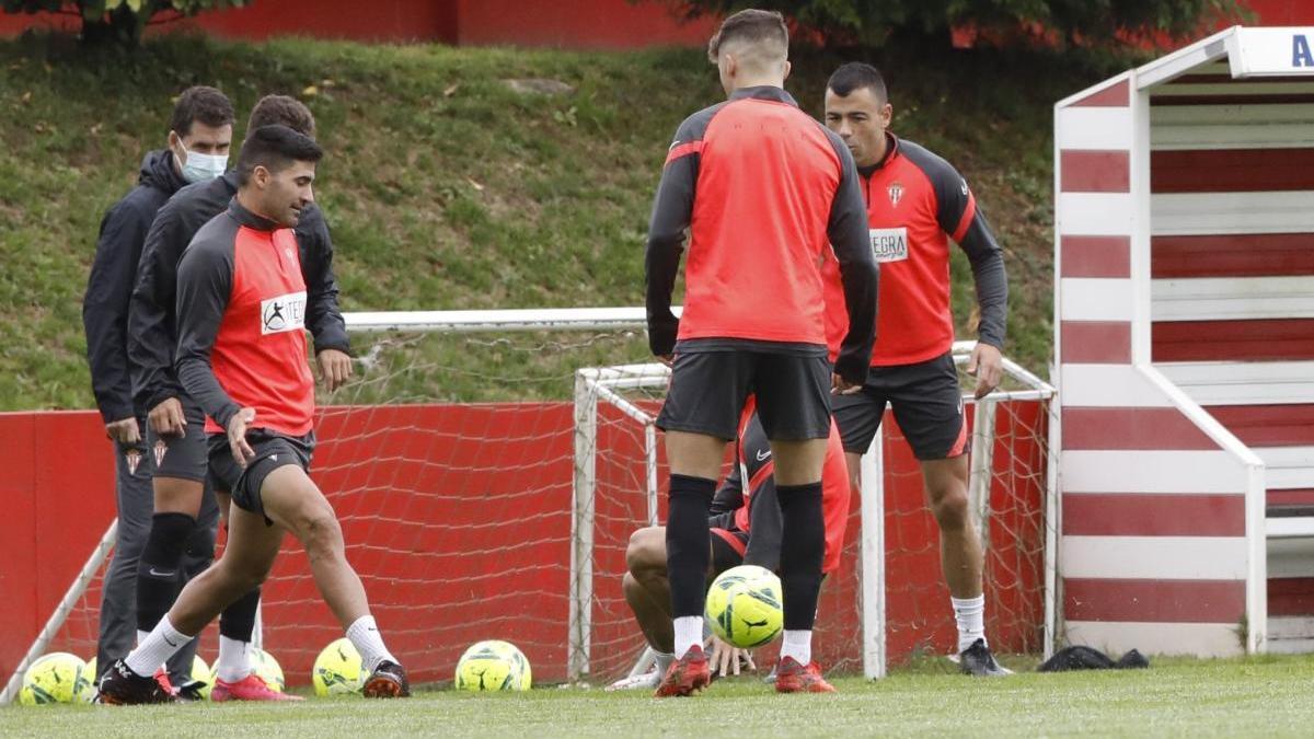 Entrenamiento del Sporting esta mañana en Mareo.