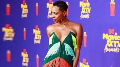 MTV Movie Awards: Yvonne Orji lleva un vestido multicolor de flecos que es una fantasía, pero de verdad