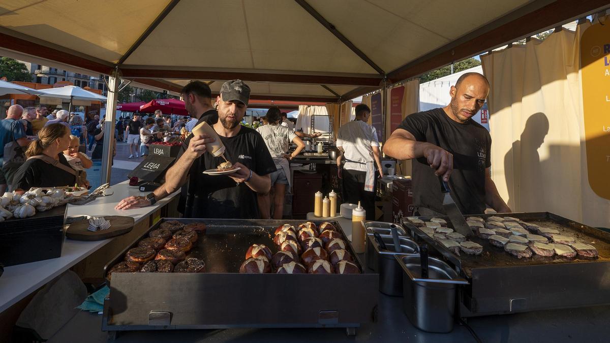 Ambiente en Plaza Catalunya con motivo de una nueva edición del ‘Tast a la Rambla’