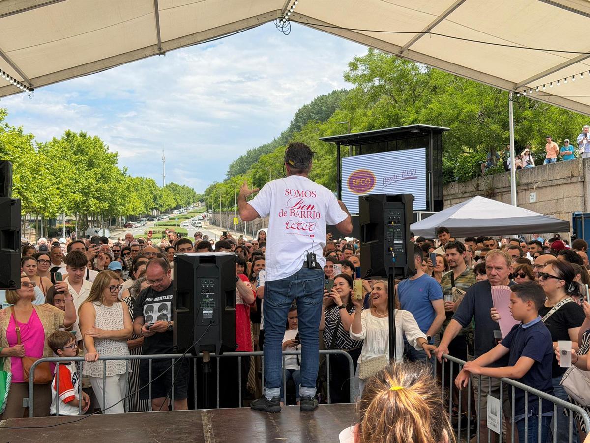 Luis Zahera y Festicultores cierran por todo lo alto las fiestas de Fontiñas