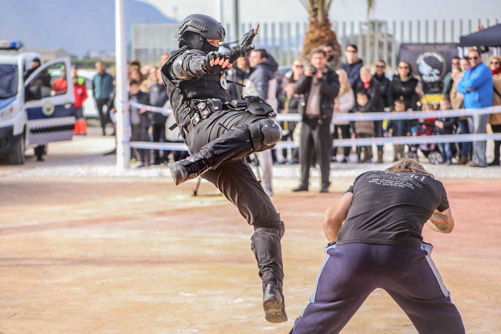 Exhibición policial en Granja de Rocamora