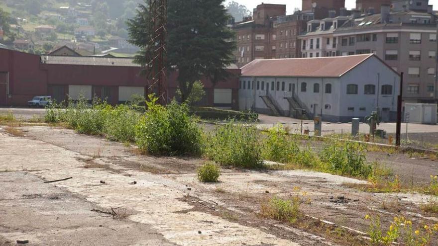 Terrenos de los talleres de Santa Ana, en El Entrego.