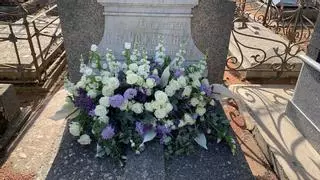 ¿Por qué hay flores en la tumba de Ramón Álvarez en Zamora?