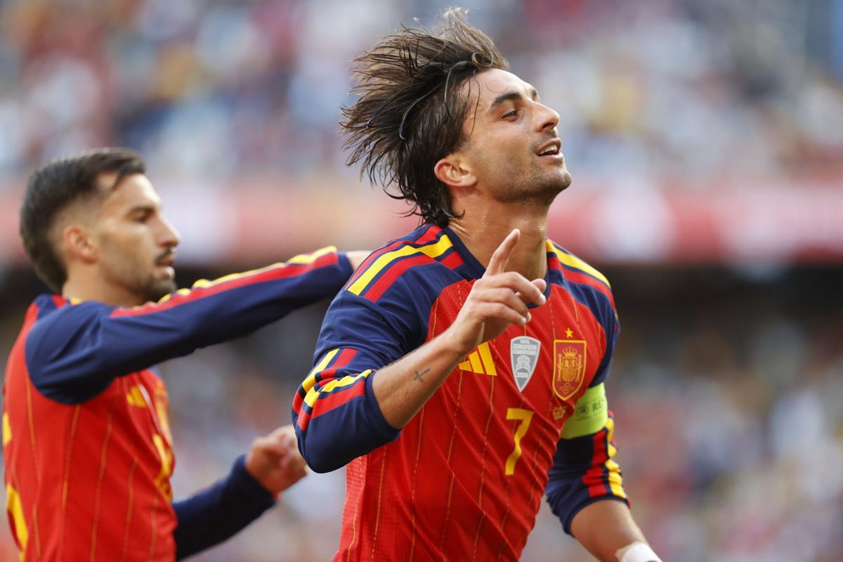 Ferrán Torres celebra su gol ante Irak en el amistoso de preparación para el Mundial que España jugó en el estadio de Riazor, en A Coruña.