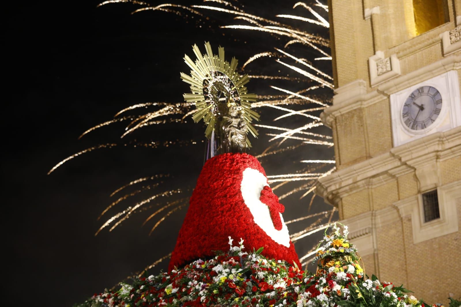 En imágenes | Los fuegos artificiales ponen el broche final a las Fiestas del Pilar 2024